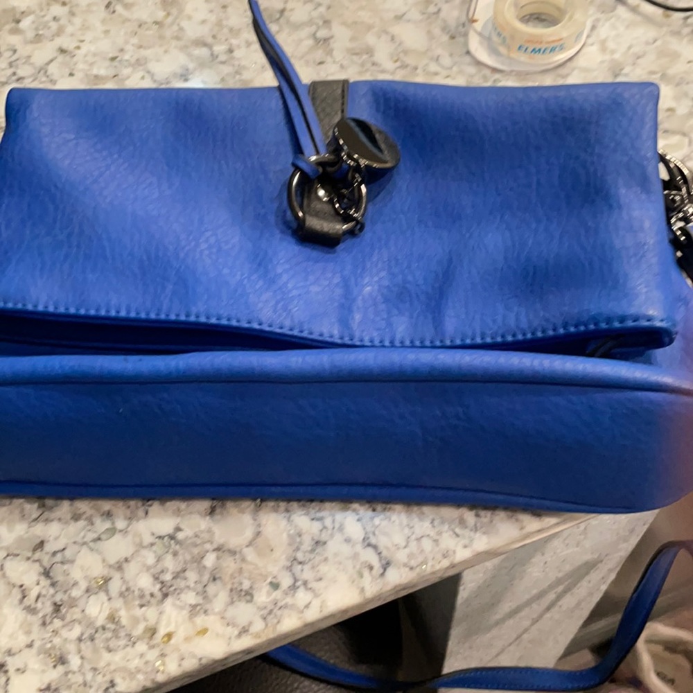 A purse it’s in good condition never used !!